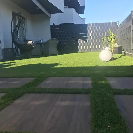 Apartment Hedonist-luxury 2 Bedroom With Private Hot Tub, Garden And Free Parking *