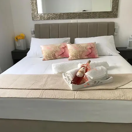 Apartment Hedonist-luxury 2 Bedroom With Private Hot Tub, Garden And Free Parking Trogir