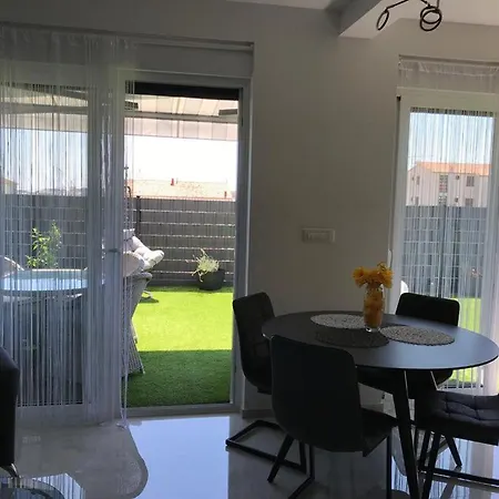 Hedonist-luxury 2 Bedroom With Private Hot Tub, Garden And Free Parking Apartment Trogir