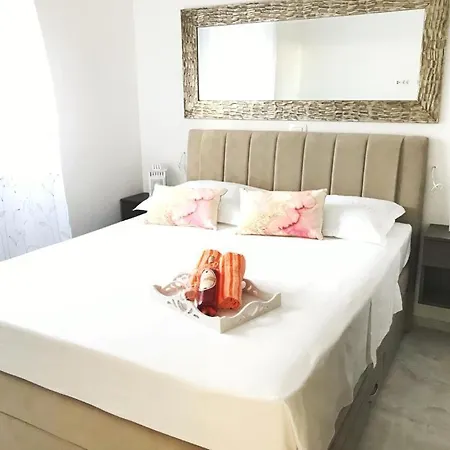 Hedonist-luxury 2 Bedroom With Private Hot Tub, Garden And Free Parking * Trogir