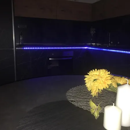 Apartment Hedonist-luxury 2 Bedroom With Private Hot Tub, Garden And Free Parking