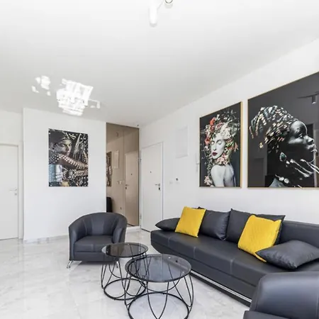 Hedonist-luxury 2 Bedroom With Private Hot Tub, Garden And Free Parking Apartment