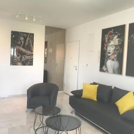 Hedonist-luxury 2 Bedroom With Private Hot Tub, Garden And Free Parking Apartmán