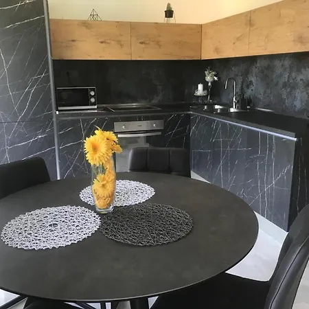 Hedonist-luxury 2 Bedroom With Private Hot Tub, Garden And Free Parking * Trogir