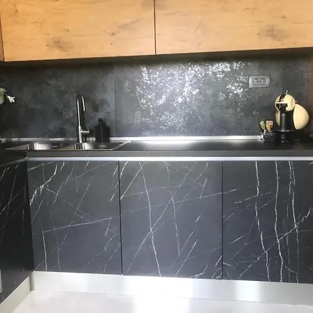 Hedonist-luxury 2 Bedroom With Private Hot Tub, Garden And Free Parking Apartmán