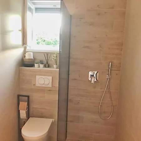 Hedonist-luxury 2 Bedroom With Private Hot Tub, Garden And Free Parking * Trogir