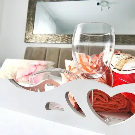 Hedonist-luxury 2 Bedroom With Private Hot Tub, Garden And Free Parking Apartmán Trogir