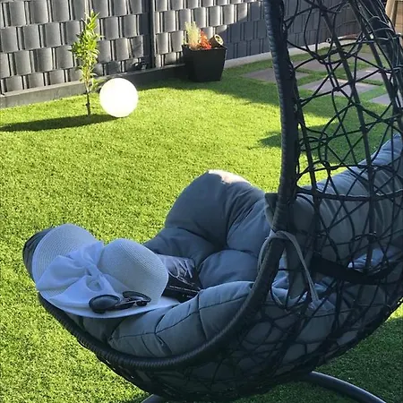 Hedonist-luxury 2 Bedroom With Private Hot Tub, Garden And Free Parking Apartmán