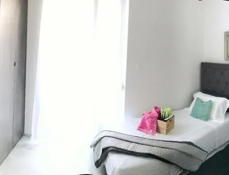 Hedonist-luxury 2 Bedroom With Private Hot Tub, Garden And Free Parking Apartmán