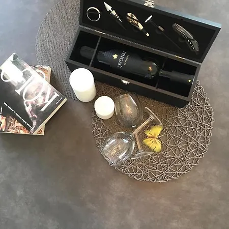 Hedonist-luxury 2 Bedroom With Private Hot Tub, Garden And Free Parking Apartmán *