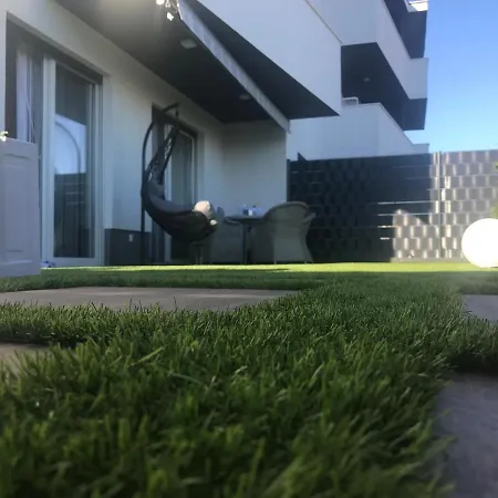 Hedonist-luxury 2 Bedroom With Private Hot Tub, Garden And Free Parking *