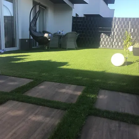 Hedonist-luxury 2 Bedroom With Private Hot Tub, Garden And Free Parking *