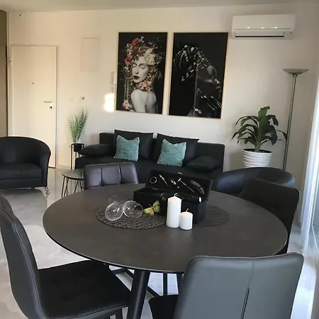 Hedonist-luxury 2 Bedroom With Private Hot Tub, Garden And Free Parking Apartmán