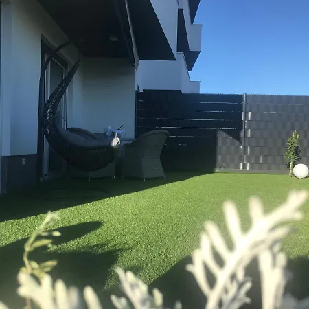 Hedonist-luxury 2 Bedroom With Private Hot Tub, Garden And Free Parking *