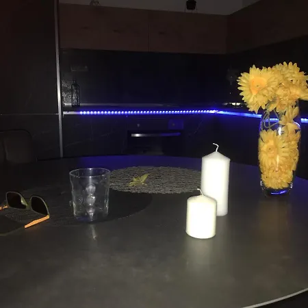 Hedonist-luxury 2 Bedroom With Private Hot Tub, Garden And Free Parking * Traù