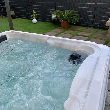 Hedonist-luxury 2 Bedroom With Private Hot Tub, Garden And Free Parking * Trogir