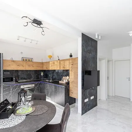 Hedonist-luxury 2 Bedroom With Private Hot Tub, Garden And Free Parking