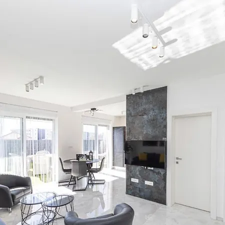 Hedonist-luxury 2 Bedroom With Private Hot Tub, Garden And Free Parking Apartmán